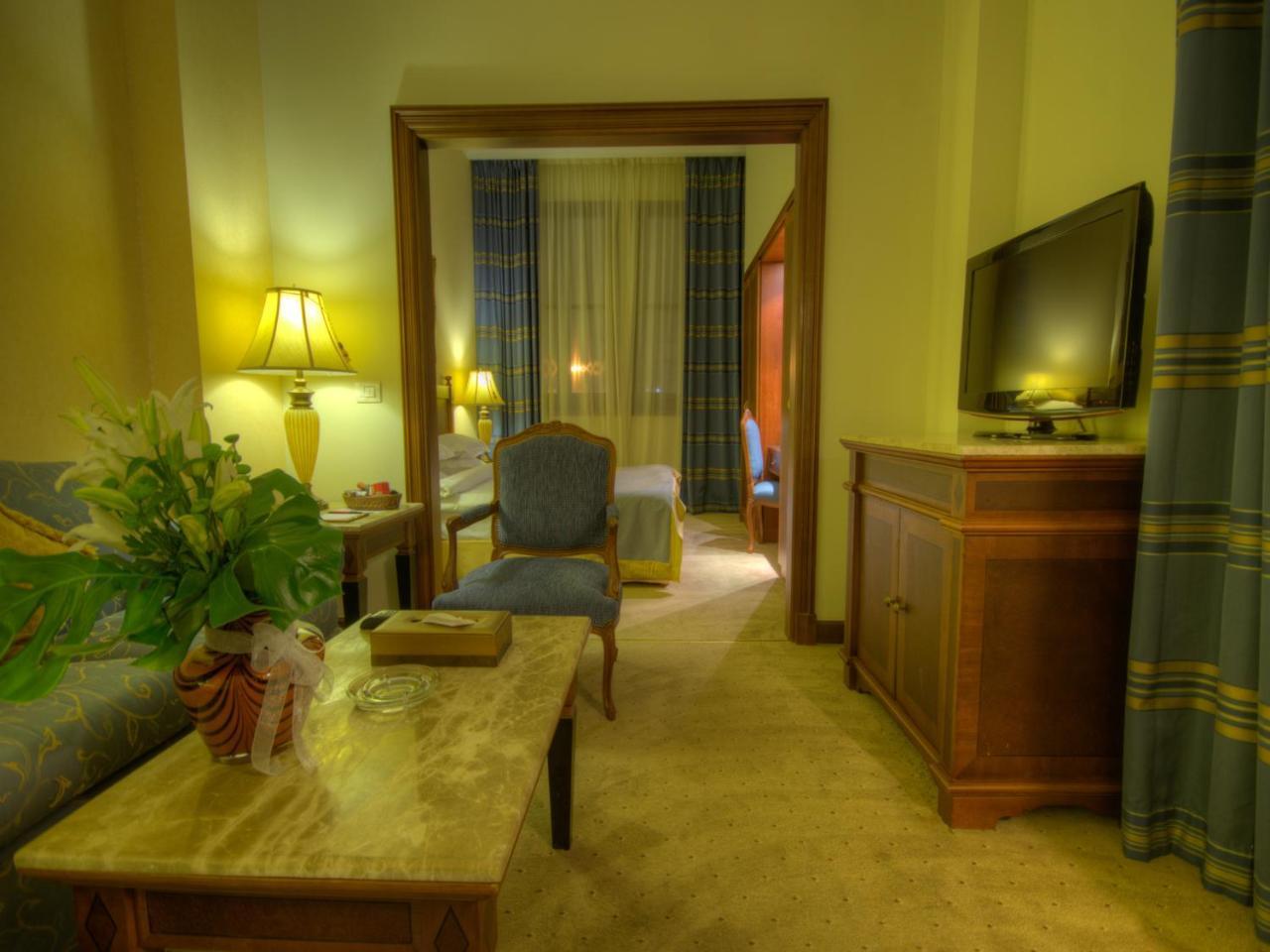 Le Patio Boutique Hotel Beirut Downtown Exteriör bild